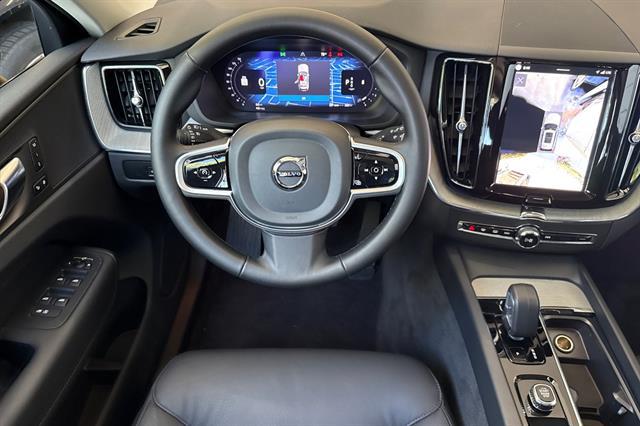 2025 Volvo XC60 B5 Plus