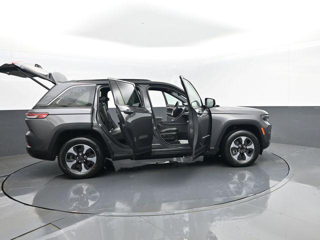 2024 Jeep Grand Cherokee Base