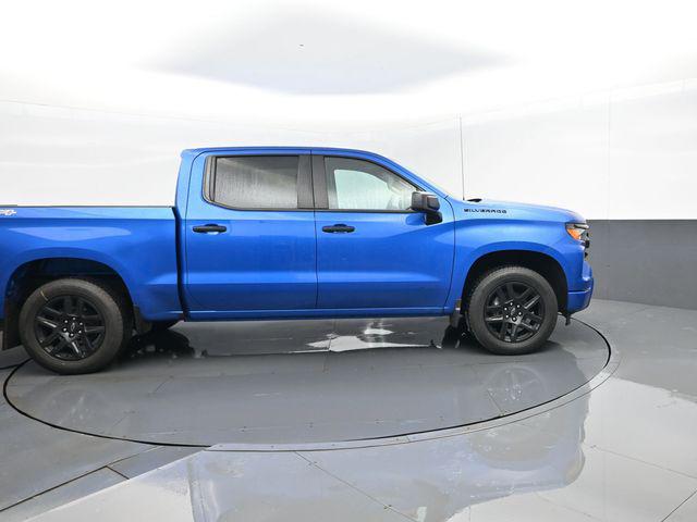 2022 Chevrolet Silverado 1500 4WD Crew Cab Short Bed Custom