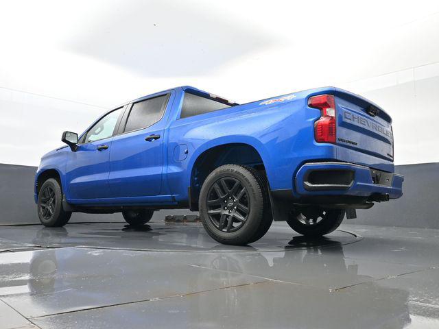 2022 Chevrolet Silverado 1500 4WD Crew Cab Short Bed Custom