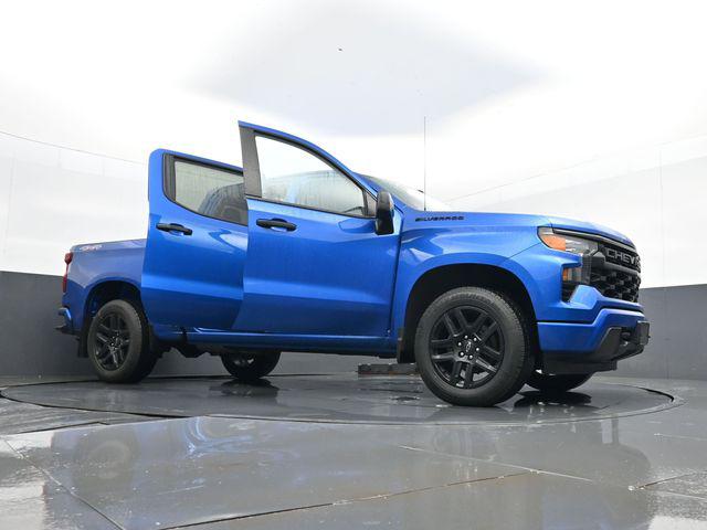2022 Chevrolet Silverado 1500 4WD Crew Cab Short Bed Custom