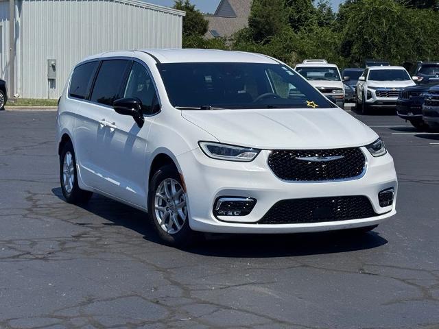 2025 Chrysler Pacifica Select for sale in Burlington, NC