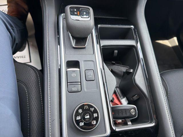 2025 Nissan Pathfinder SV 4WD