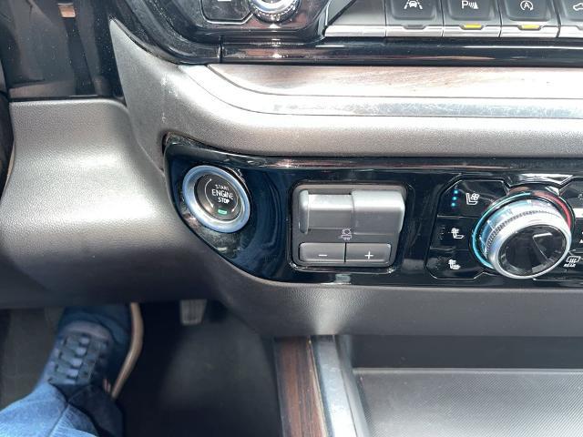 2023 GMC Sierra 1500 4WD Crew Cab Short Box SLT