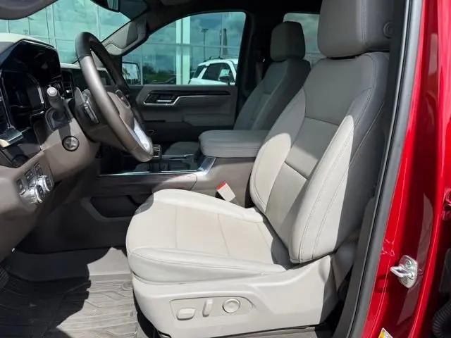2025 GMC Sierra 1500 4WD Crew Cab Short Box SLT
