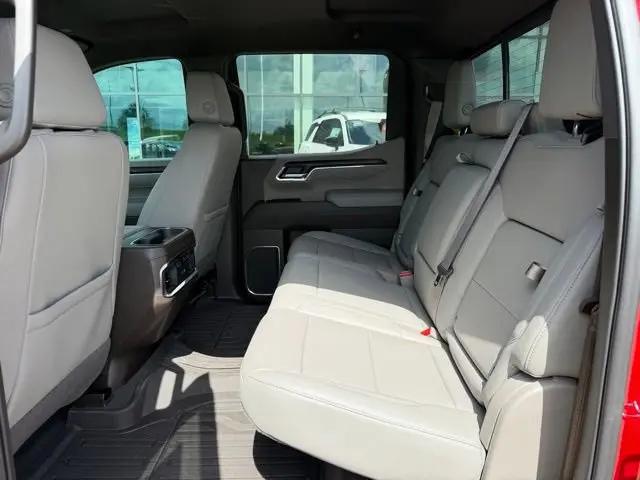 2025 GMC Sierra 1500 4WD Crew Cab Short Box SLT