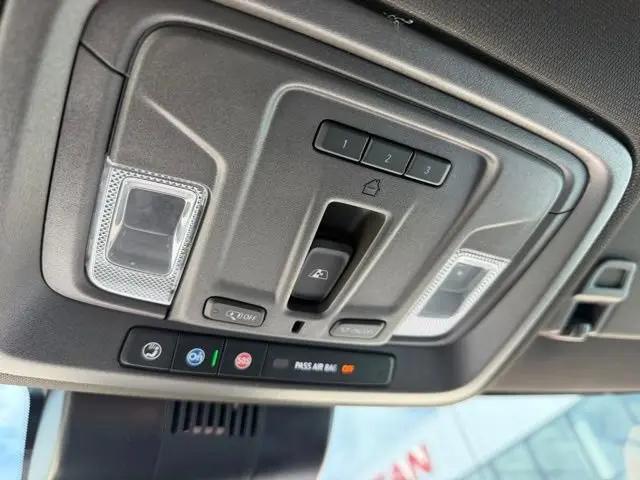 2025 GMC Sierra 1500 4WD Crew Cab Short Box SLT