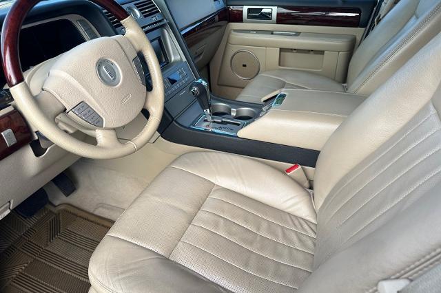 2005 Lincoln Navigator Unknown