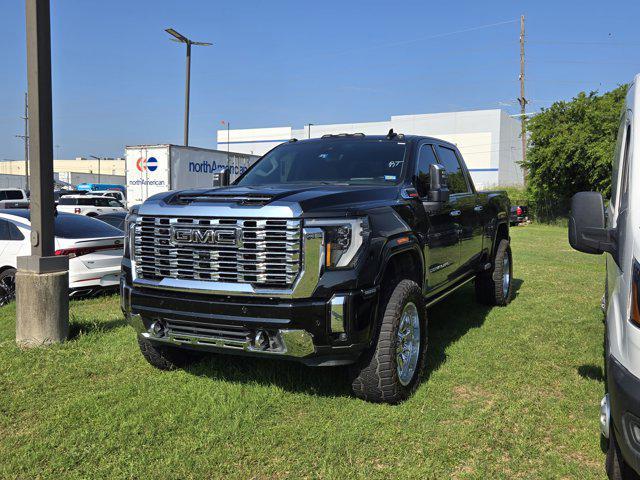 2024 GMC Sierra 2500HD 4WD Crew Cab Standard Bed Denali