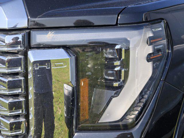 2024 GMC Sierra 2500HD 4WD Crew Cab Standard Bed Denali