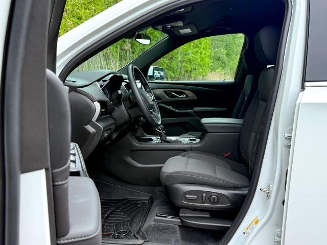 2023 Chevrolet Traverse AWD LT Cloth