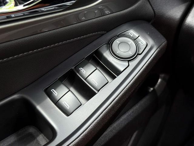 2023 Chevrolet Traverse AWD LT Cloth