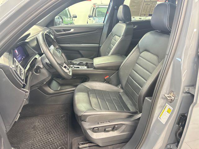 2025 Volkswagen Atlas Cross Sport 2.0T SEL R-Line Black