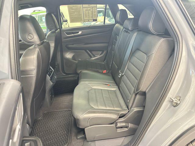 2025 Volkswagen Atlas Cross Sport 2.0T SEL R-Line Black