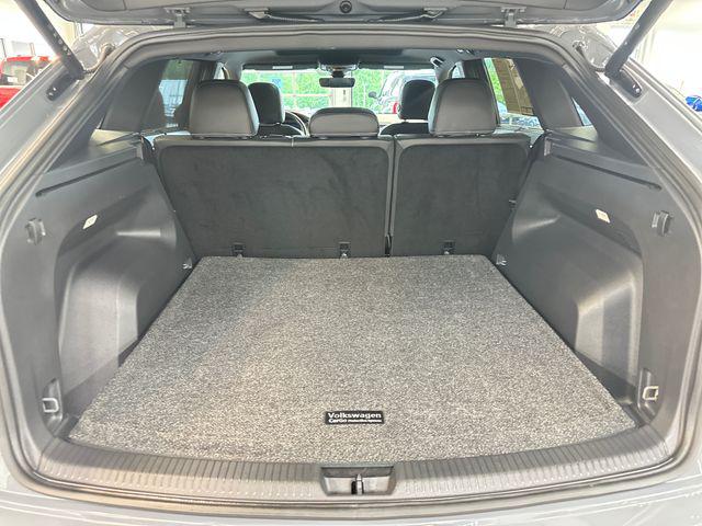 2025 Volkswagen Atlas Cross Sport 2.0T SEL R-Line Black