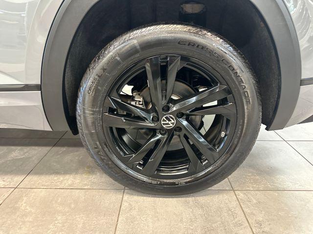 2025 Volkswagen Atlas Cross Sport 2.0T SEL R-Line Black