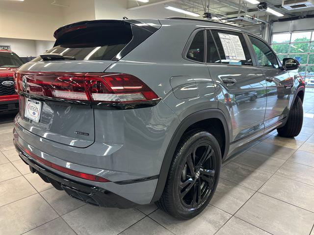 2025 Volkswagen Atlas Cross Sport 2.0T SEL R-Line Black