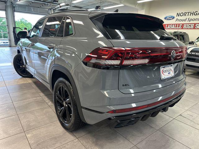 2025 Volkswagen Atlas Cross Sport 2.0T SEL R-Line Black