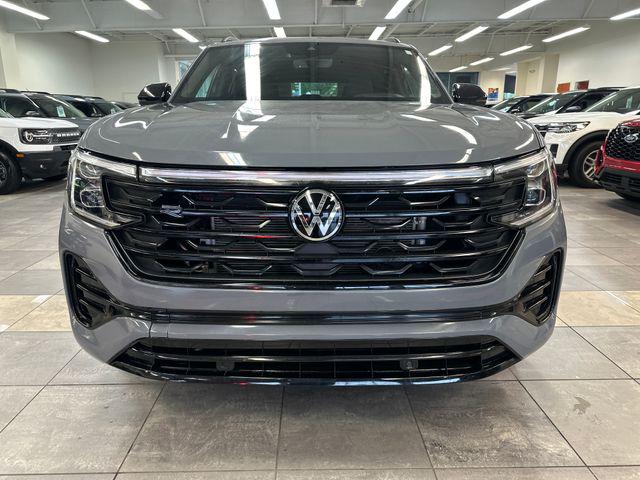 2025 Volkswagen Atlas Cross Sport 2.0T SEL R-Line Black