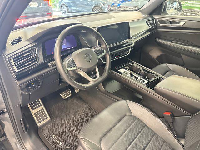 2025 Volkswagen Atlas Cross Sport 2.0T SEL R-Line Black