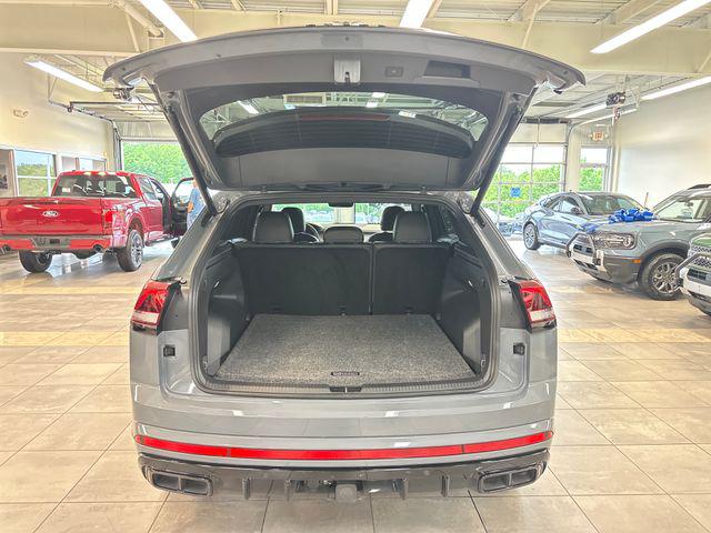 2025 Volkswagen Atlas Cross Sport 2.0T SEL R-Line Black