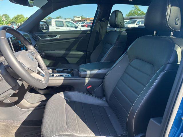 2024 Volkswagen Atlas Cross Sport 2.0T SEL R-Line