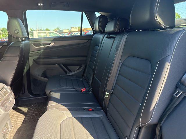 2024 Volkswagen Atlas Cross Sport 2.0T SEL R-Line