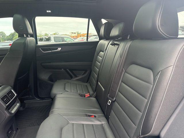 2024 Volkswagen Atlas Cross Sport 2.0T SEL R-Line