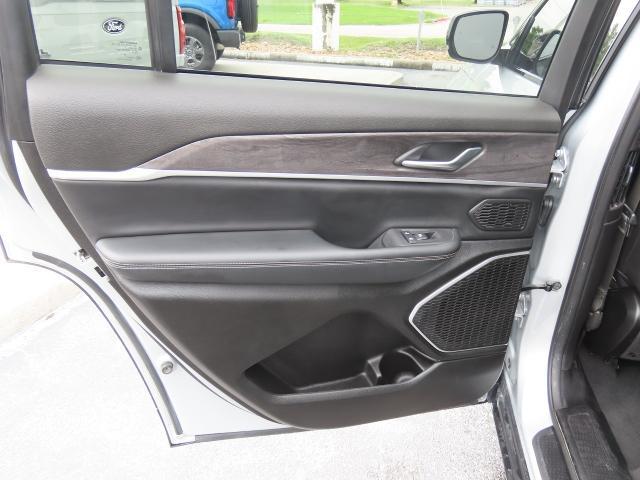 2023 Jeep Grand Cherokee L Limited 4x2