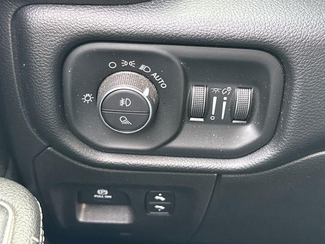 2019 Ram 1500 Laramie Crew Cab 4x4 5'7" Box