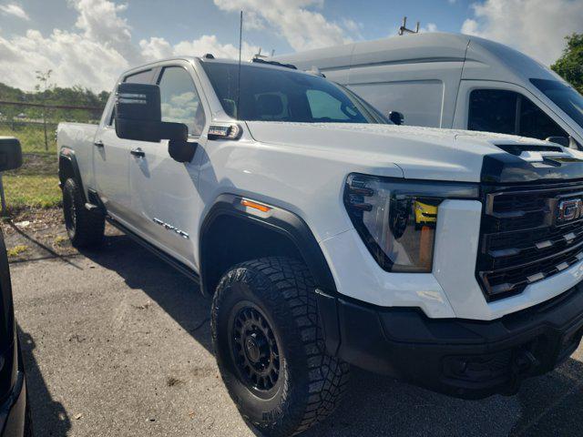 2025 GMC Sierra 2500HD 4WD Crew Cab Standard Bed AT4X