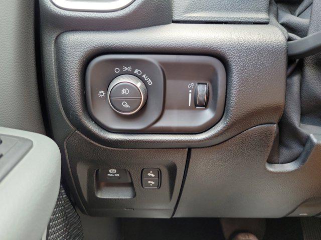2020 Ram 1500 Big Horn Crew Cab 4x4 5'7" Box