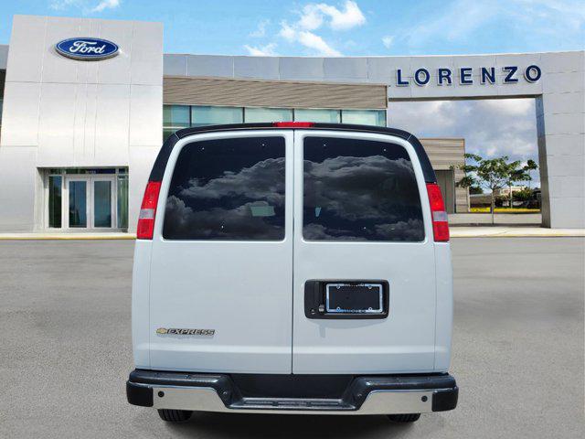 2025 Chevrolet Express Passenger RWD 3500 Extended Wheelbase LT