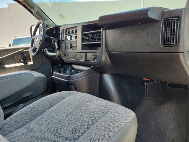 2025 Chevrolet Express Passenger RWD 3500 Extended Wheelbase LT