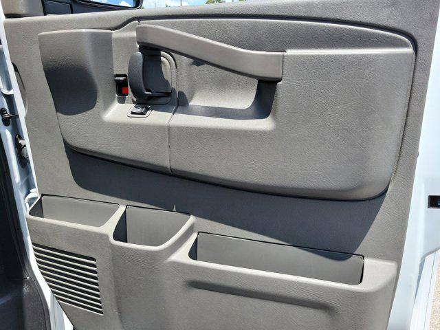 2025 Chevrolet Express Passenger RWD 3500 Extended Wheelbase LT