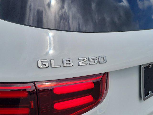 2025 Mercedes-Benz GLB Base