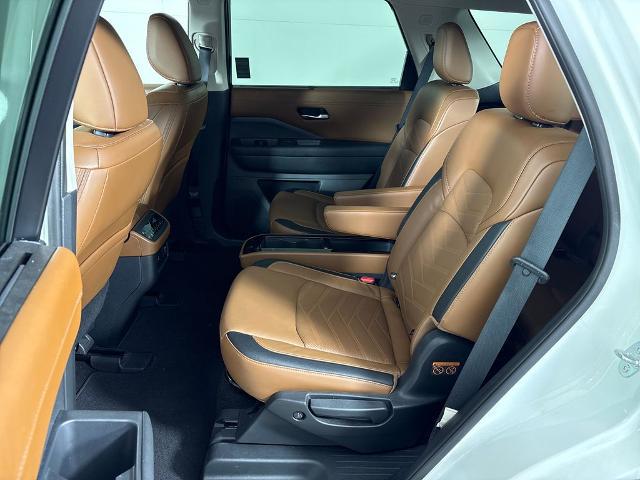 2023 Nissan Pathfinder Platinum FWD