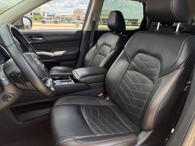 2023 Nissan Pathfinder Platinum FWD