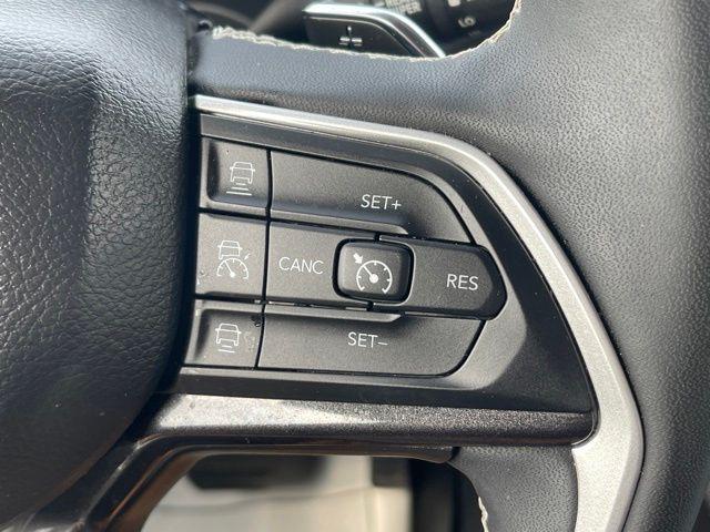 2023 Jeep Grand Cherokee L Laredo 4x4