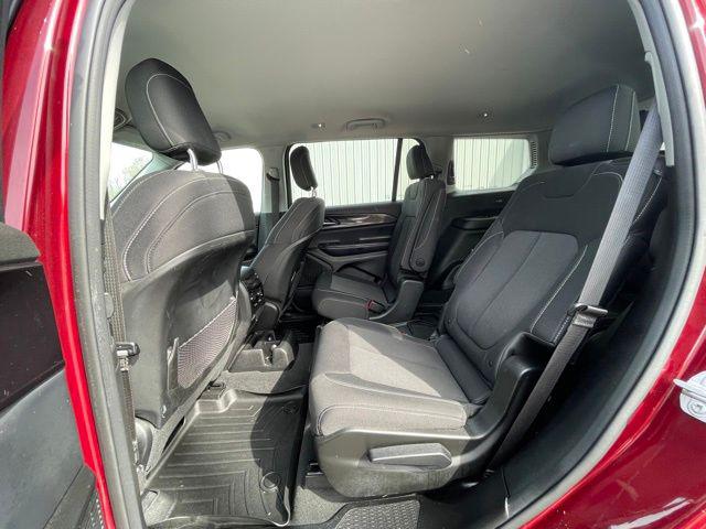 2023 Jeep Grand Cherokee L Laredo 4x4