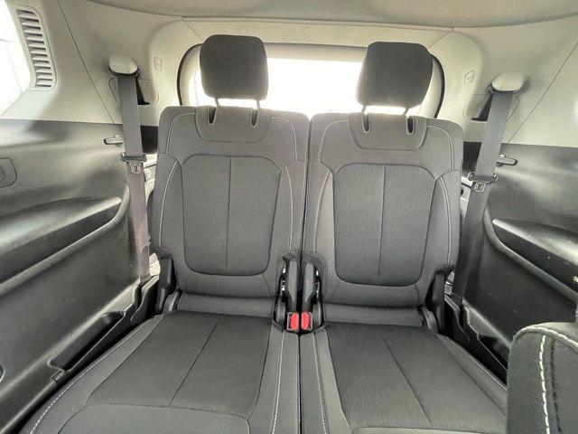2023 Jeep Grand Cherokee L Laredo 4x4