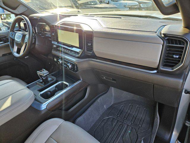 2024 GMC Sierra 1500 4WD Crew Cab Standard Box SLT