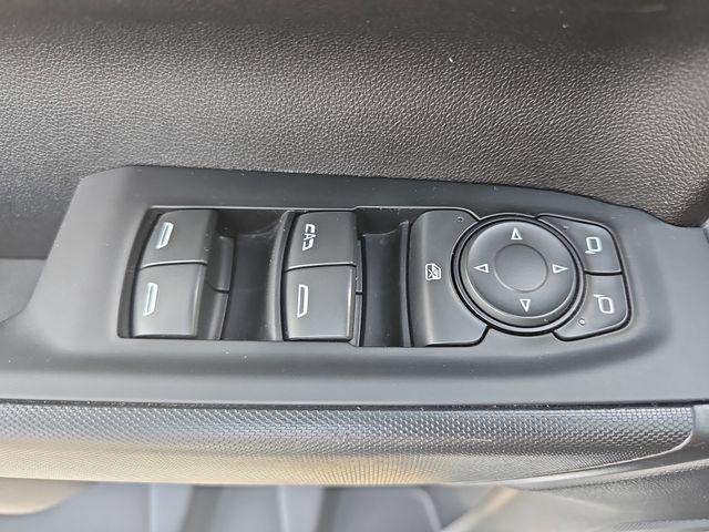 2021 Chevrolet Silverado 1500 4WD Crew Cab Short Bed Custom