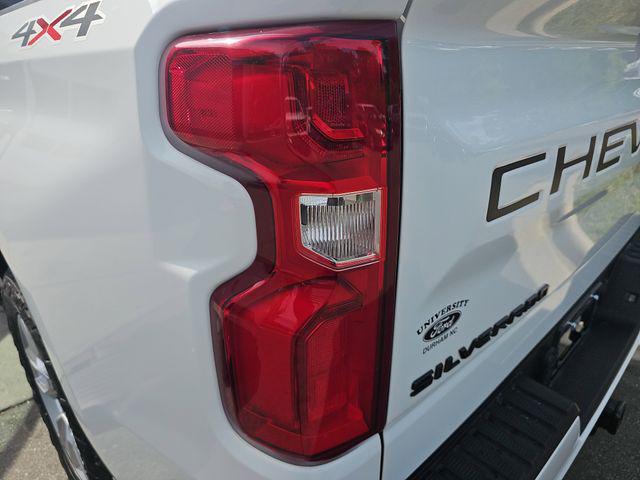 2021 Chevrolet Silverado 1500 4WD Crew Cab Short Bed Custom