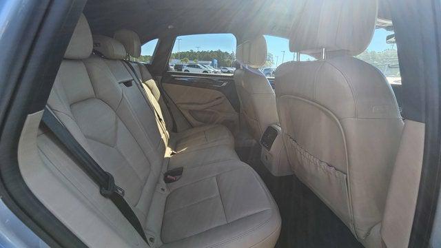 2023 Porsche Macan Base