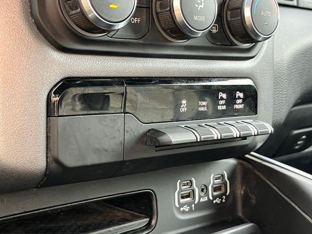 2020 Ram 1500 Big Horn Crew Cab 4x4 5'7" Box