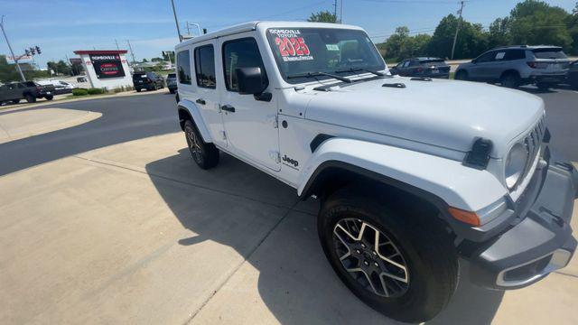 2025 Jeep Wrangler 4-Door Sahara 4x4
