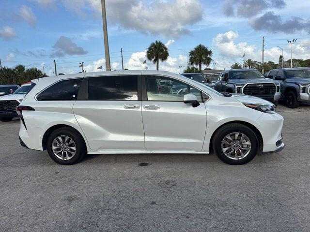 2025 Toyota Sienna XLE