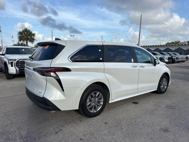 2025 Toyota Sienna XLE