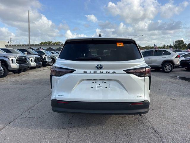 2025 Toyota Sienna XLE